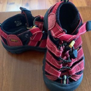 Keen Sandals, Toddler 9.5, Red